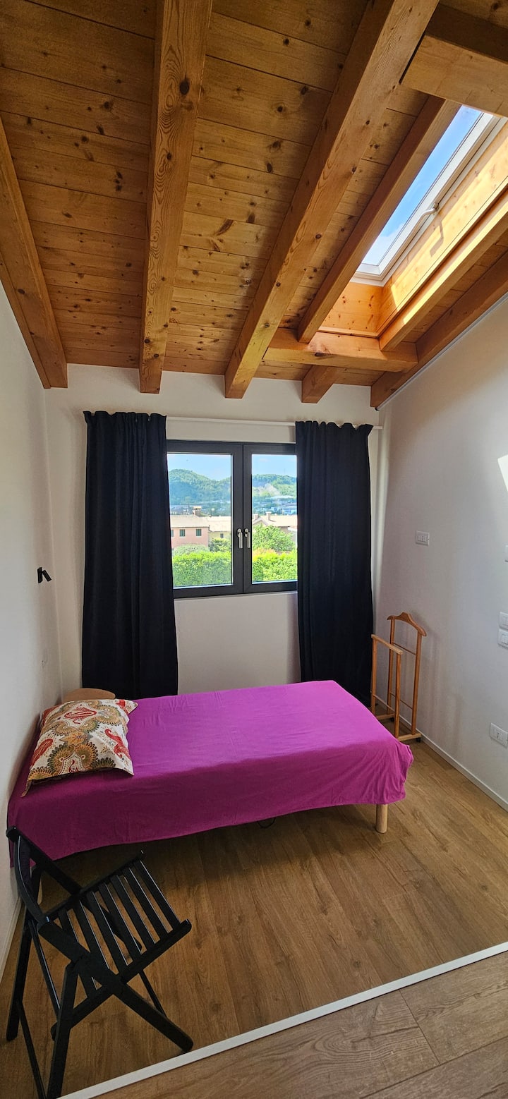 Wake up to breathtaking mountain views in this cosy single bedroom. Perfect for a relaxing countryside stay near Valdobbiadene, Asolo, and Bassano del Grappa.