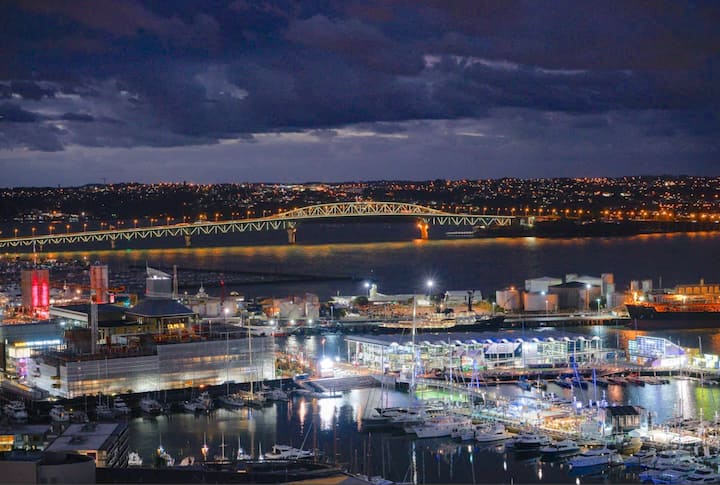 Magnificent Skytower, Sea, Habour View In Cbd - Auckland
