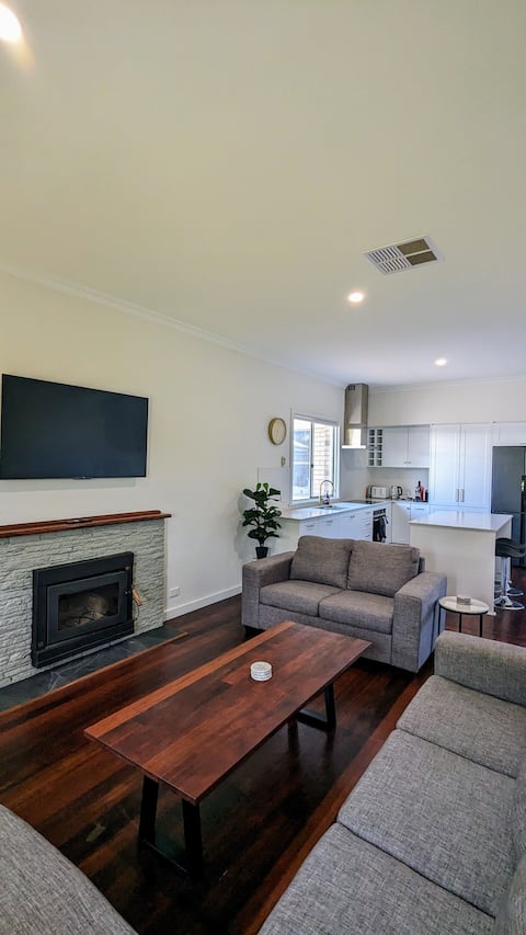 Charming Large Home: Modern Comfort & Convenience