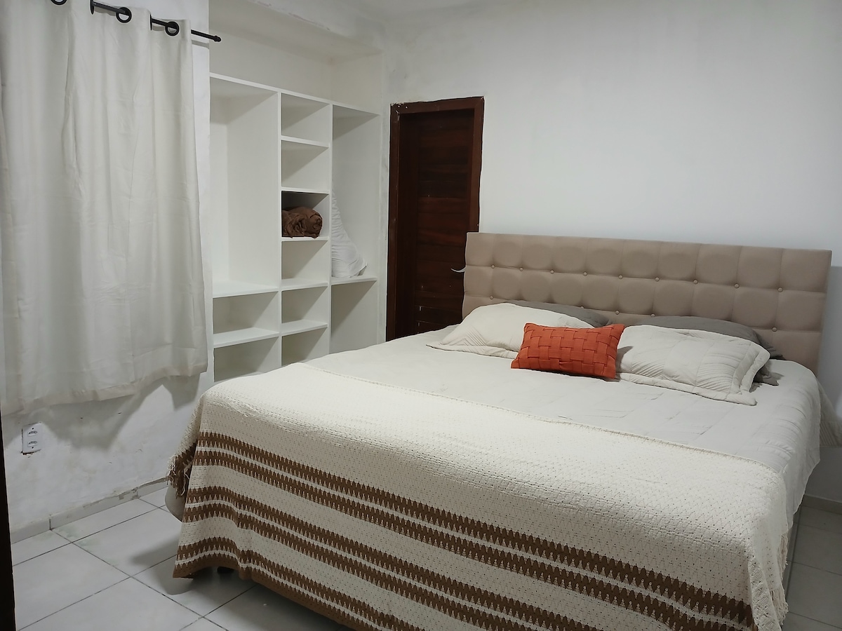 卡玛国王
卫生间 
瓜尔达鲁日(Guarda Rouge) 
窗帘 