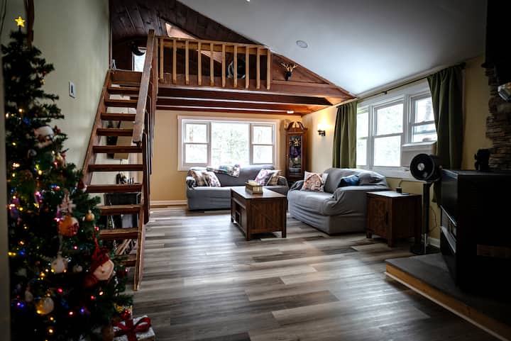 Rustic 3br Cabin Near Bethel Woods-fire Pit + Deck - Lake Superior State Park, Bethel