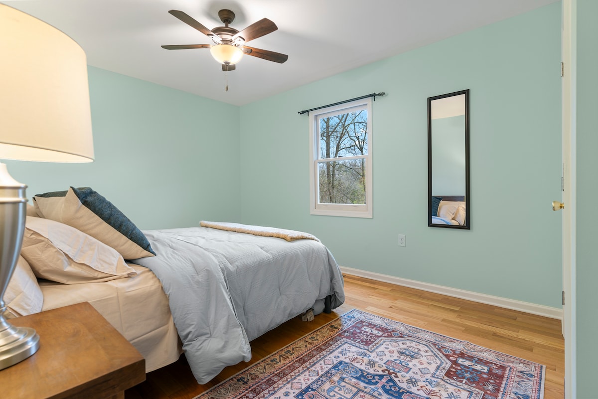 Spálňa s manželskou posteľou