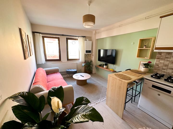 Cozy Flat 2 min to Seaside|City Center - Air Con
