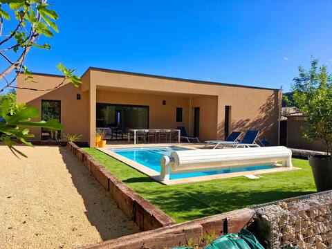 Maison Libellules de Dugradus, heated pool