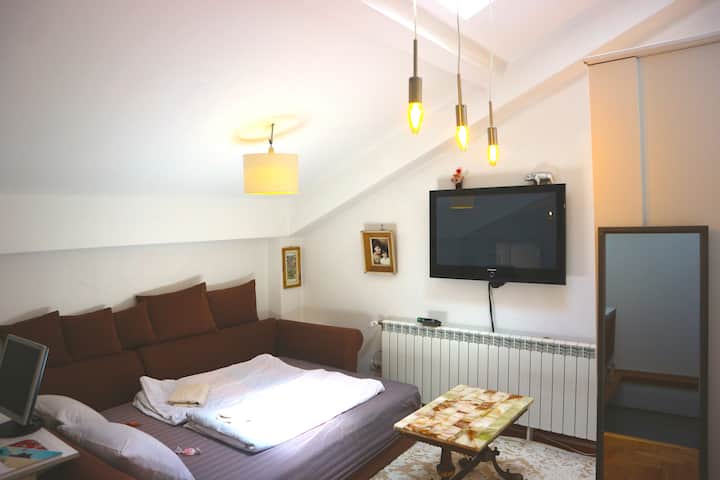 Sofa s bračnim krevetom