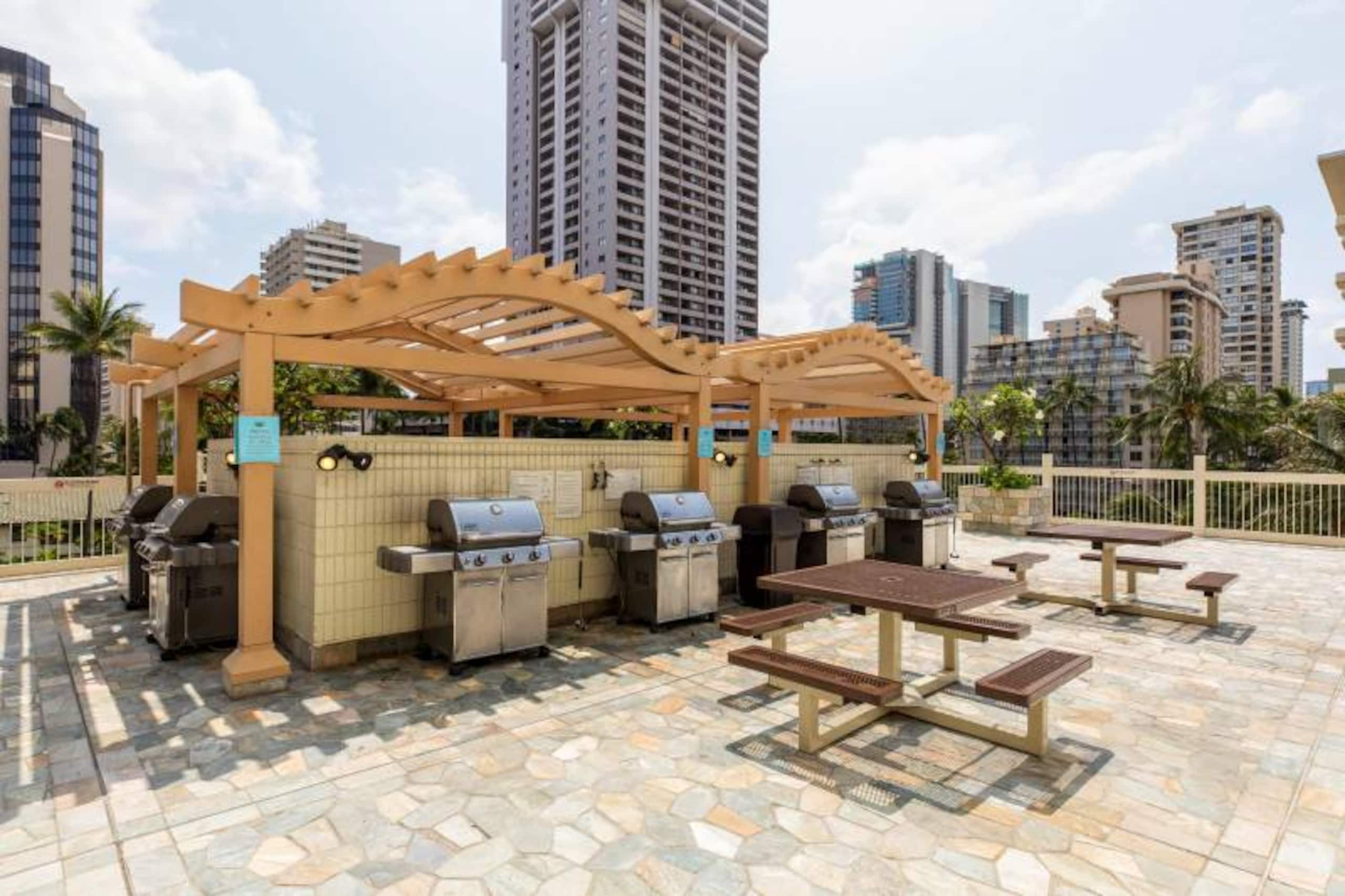 Bright Studio in Waikiki 25th FL - Image 26
