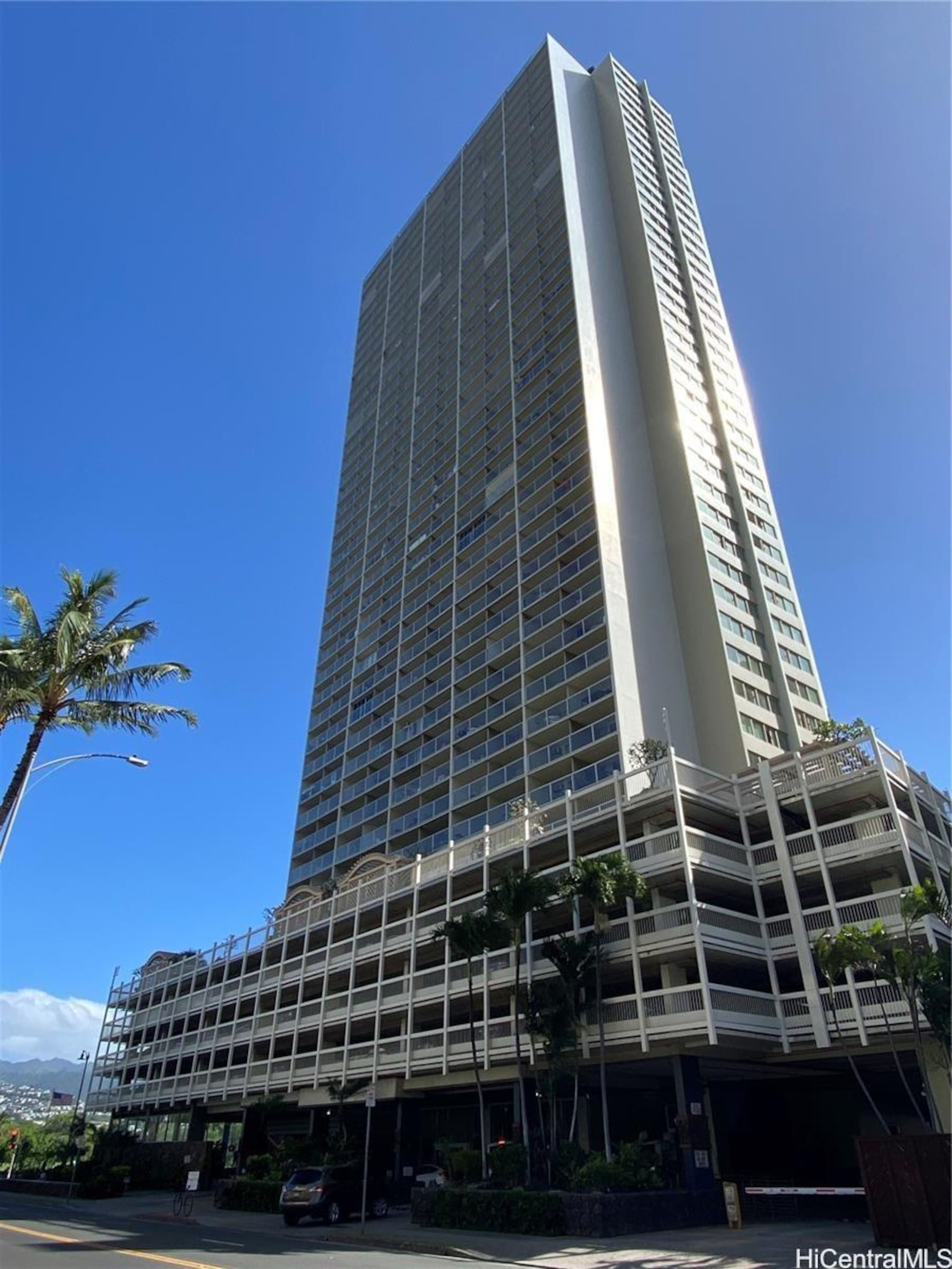 Bright Studio in Waikiki 25th FL - Image 11