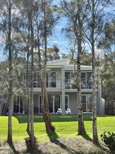 Drift at Tea Gardens – Riverfront Holiday Home