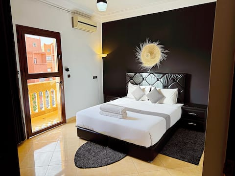 Stylish Apt, 2 Mins from Airport