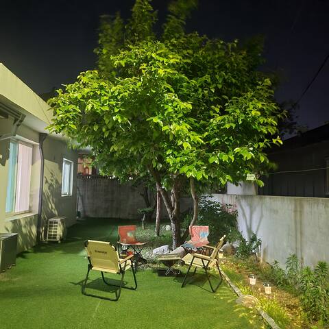 Private house, dogs allowed, barbecue, 3 rooms, 2 bathrooms, up to 12 people