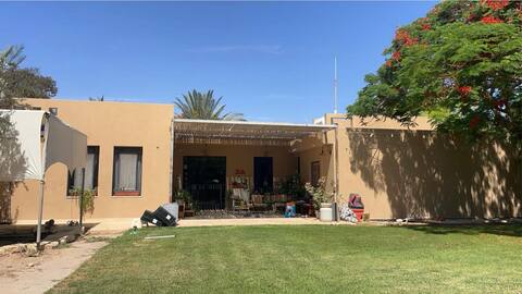 A house of light and quiet in the Arava