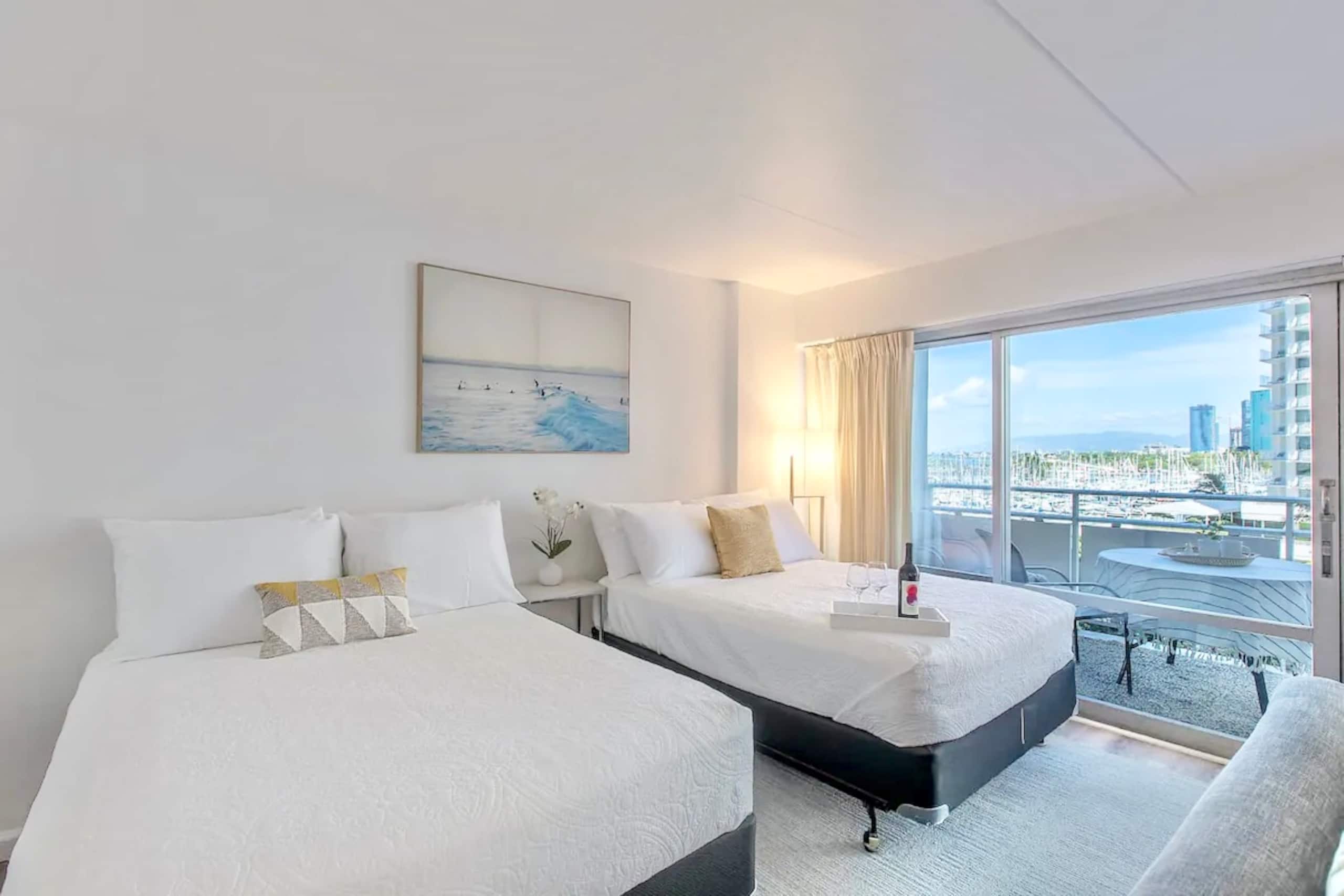 Ocean View Open 1bdrm Ilikai Hotel next to Beach - Image 1