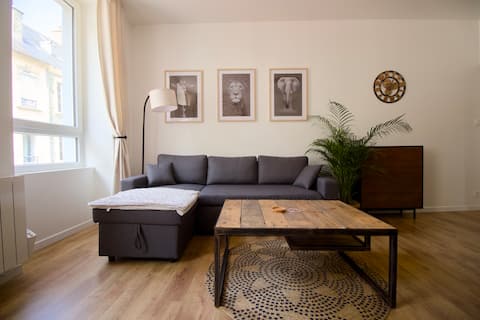 Annonce Airbnb populaire: Modern and industrial atmosphere in Hyper centre à Cherbourg En Cotentin