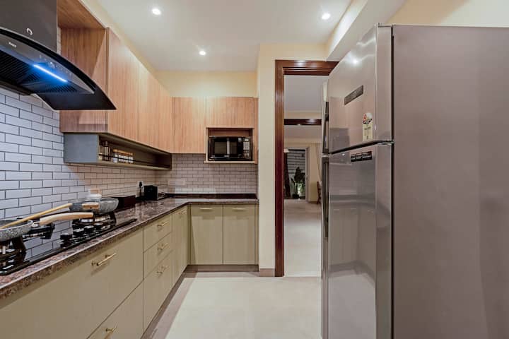 Full kitchen image 2