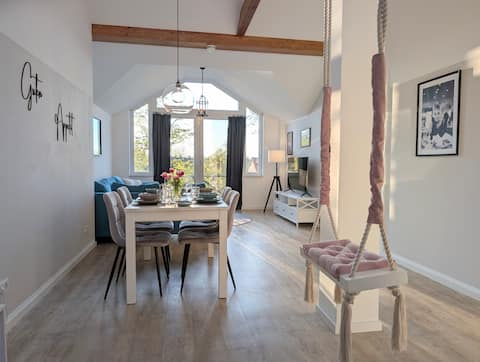 Spacious Apartment near Helios Berlin-Buch