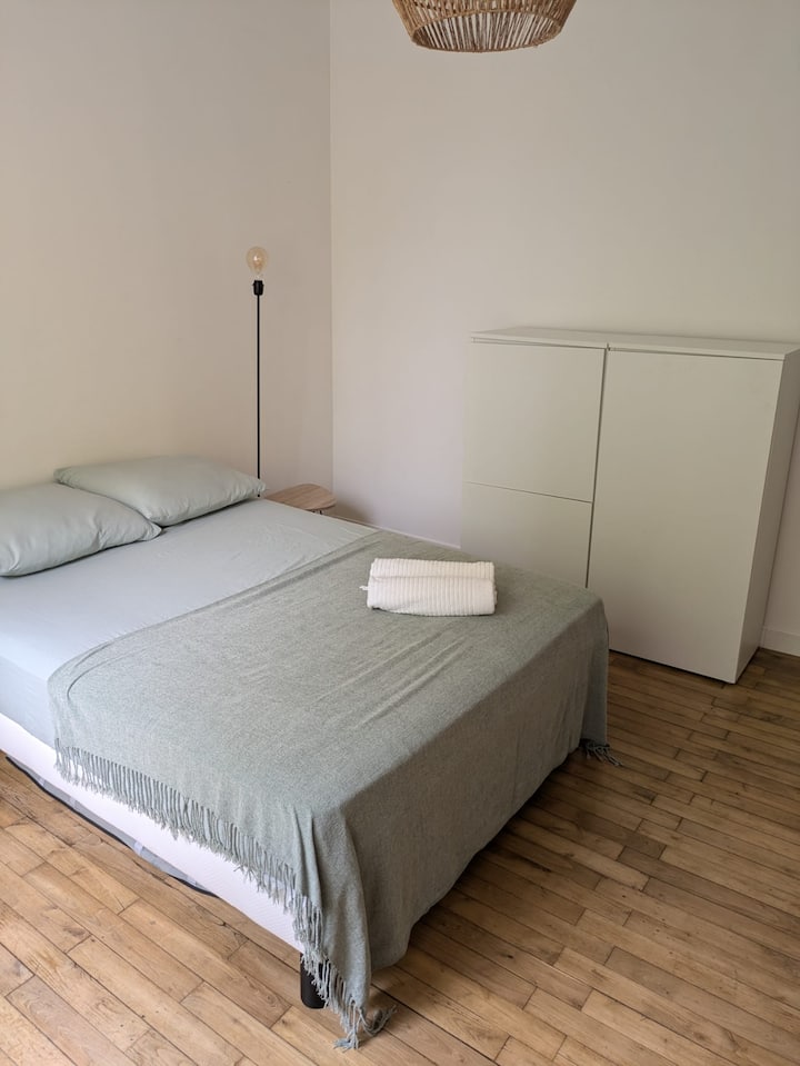 Шкаф за съхранение и легло