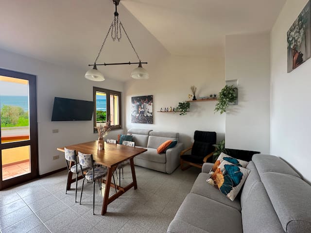Entire home with 3 bedrooms in Oristano - [Funtana Meiga - Windsurf Panorama] 50 mt from sea