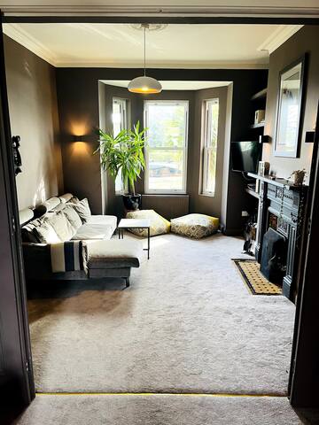 Modern Victorian Home, 15 min from City Centre gallery image 2