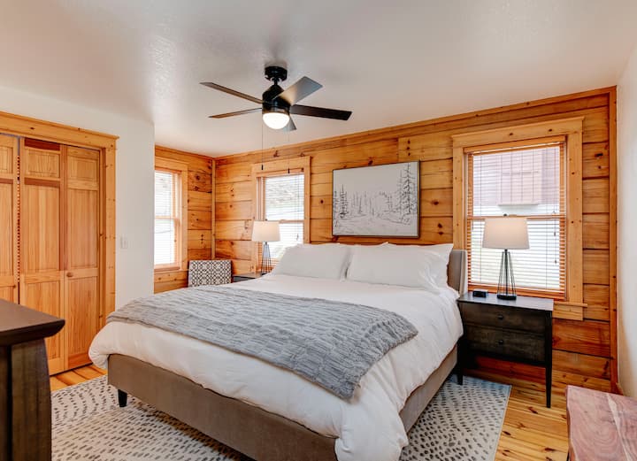 Main bedroom, spacious with a new king bed, new very comfortable mattress and plenty of room.  