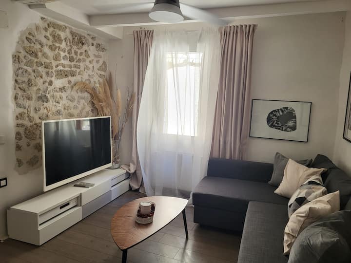 Spacieuse Maison De Village, Balcon, 1-6 Voyageurs - Montagnac