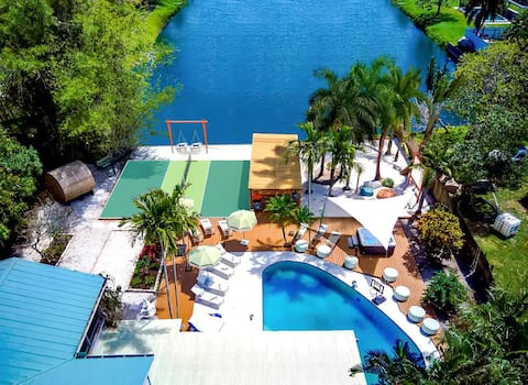 Waterfront Pickleball, Hot Tub, Cinema, Sauna Pool