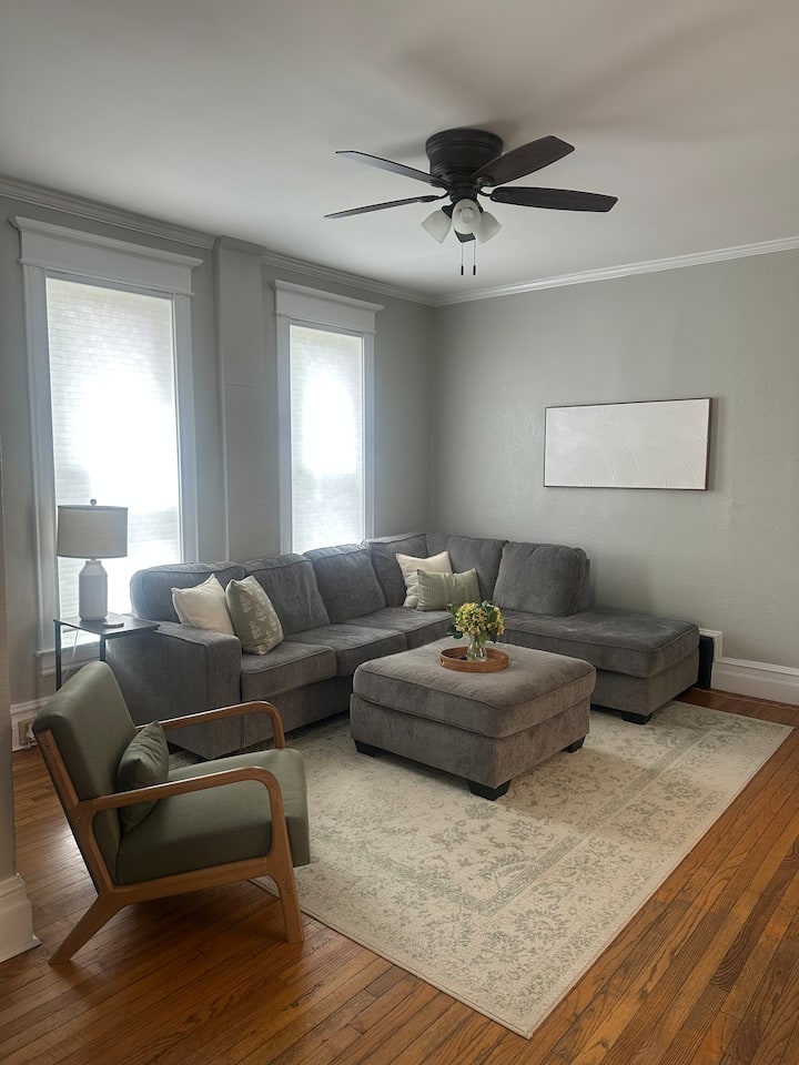 Newly Renovated House Near Iwu - Bloomington, IL