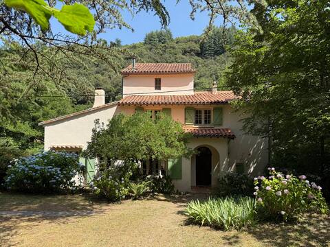 Les Cèdres, river swimming
