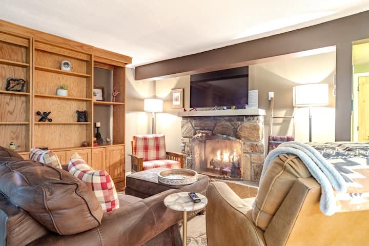 Stylish Cabin Vibe, King Bed, Ac, Fireplace, Deck - Sugar Mountain, NC