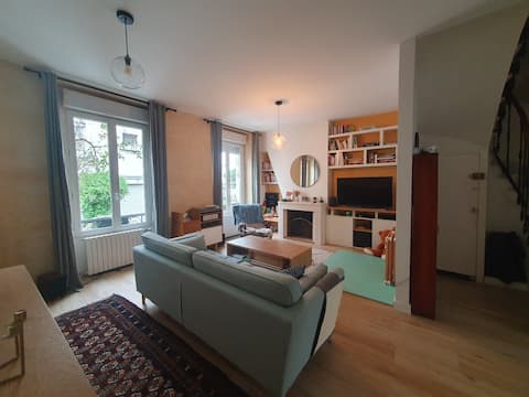 Popular Airbnb listing: Family-run Chartrons shop in Bordeaux