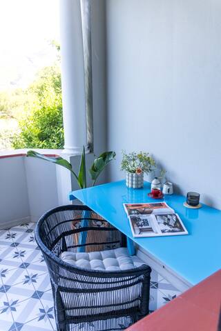 Stylish 2 Bed Apartment in Trendy Tamboerskloof gallery image 3