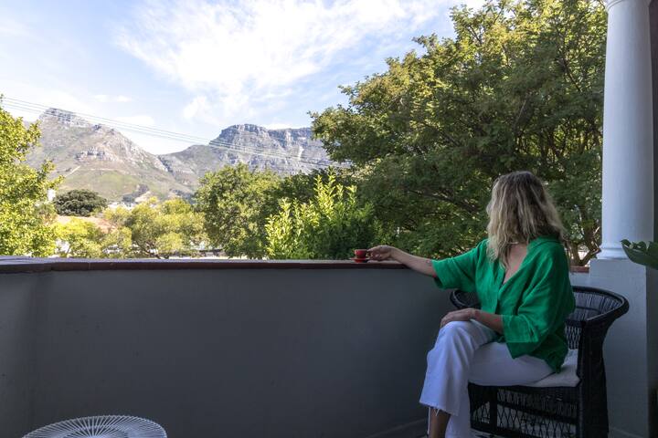 Stylish 2 Bed Apartment in Trendy Tamboerskloof gallery image 2