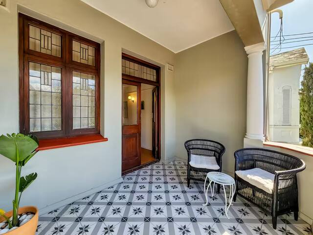 Stylish 2 Bed Apartment in Trendy Tamboerskloof gallery image 5