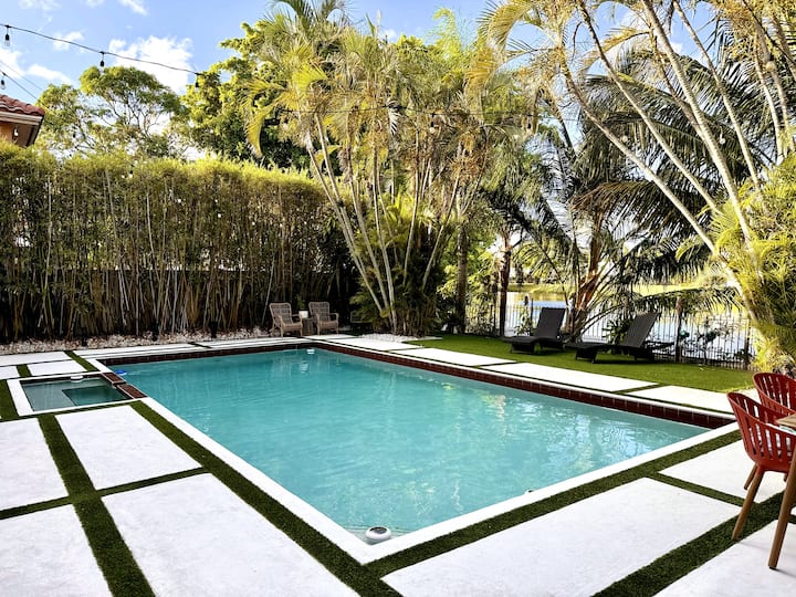 Spacious Lakeview 3-br Oasis With Pool & Spa - Deerfield Beach, FL