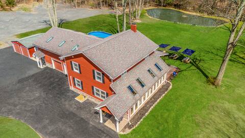 Modern Farmhouse w/ heated pool, hot tub, fishing
