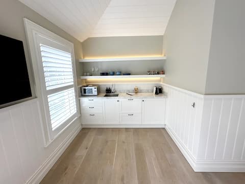 Successful Airbnb property: Poolhouse perfection! Newly built. (Portsea Vic) in Portsea