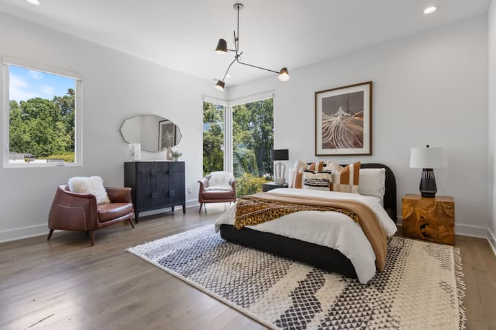 Dhoma gjumi të projektuara për ta bërë çdo natë të duket si një qëndrim në një resort të nivelit të lartë.