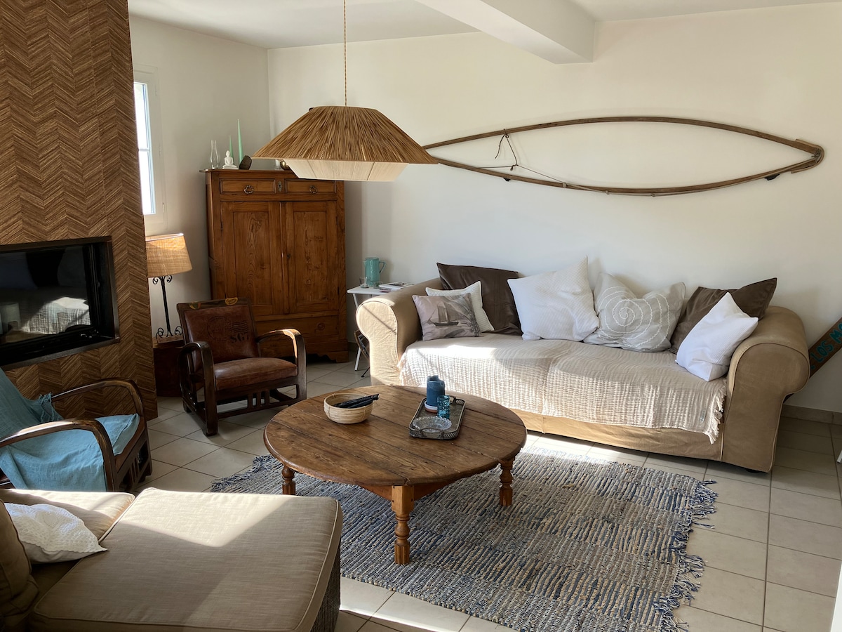 Popular Airbnb listing: The blue shutters in Sangatte