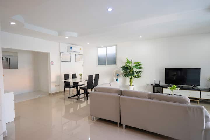 Thai Home Villas 5br In Patamnak City - Pattaya City