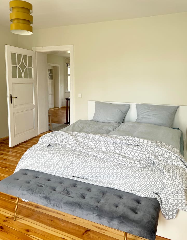 Საწოლი საძინებელში მე-2 დასასვენებელი სივრცე 180 × 200 სმ