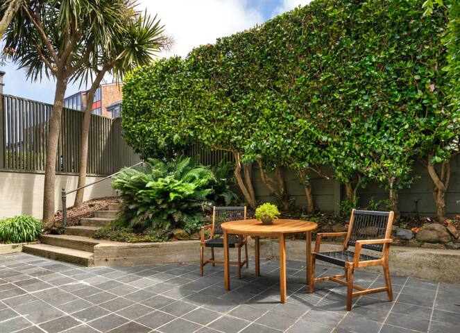 Top of SF Home with Panoramic Views gallery image 3