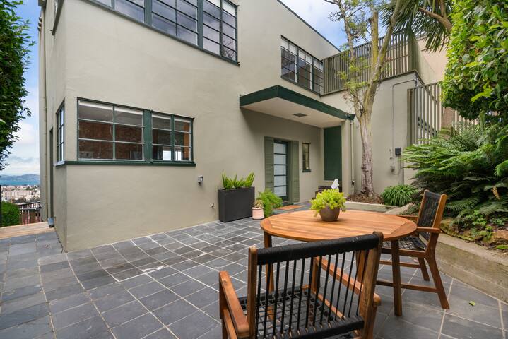 Top of SF Home with Panoramic Views gallery image 4