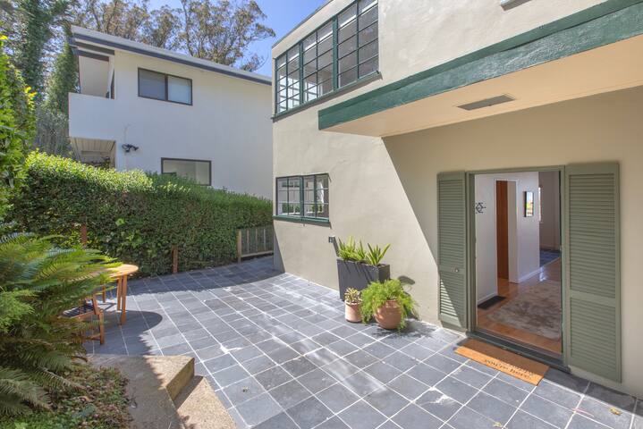 Top of SF Home with Panoramic Views gallery image 5