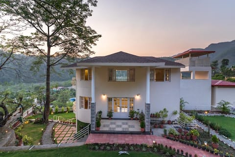 Bella Casa in the Hills- PVT Gardens, Mount-View