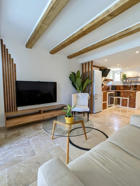 Quiet getaway - Cozy duplex with swimming pool/tennis