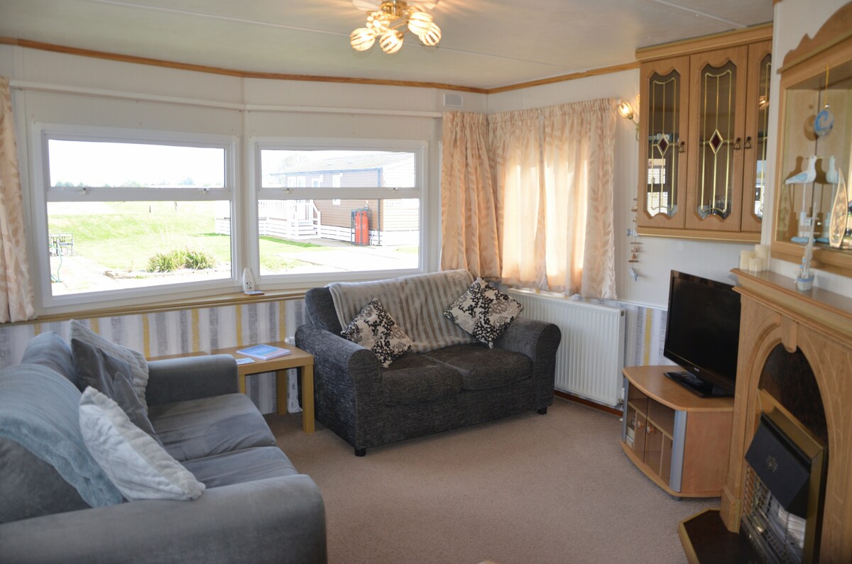 Popular Airbnb listing: Lakeside Static Caravan Mablethorpe in Mablethorpe And Sutton