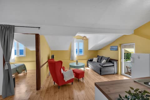 Top performing Airbnb: Holiday Home - MONTI MARE a house with a pool in Lokva Rogoznica
