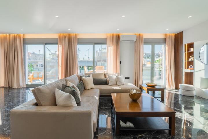 Luxury 4Bdrm Penthouse with Jacuzzi near Acropolis gallery image 4