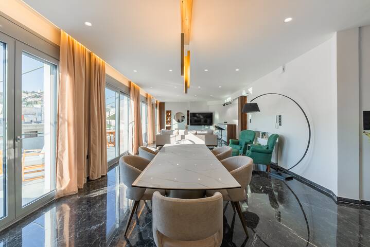Luxury 4Bdrm Penthouse with Jacuzzi near Acropolis gallery image 2