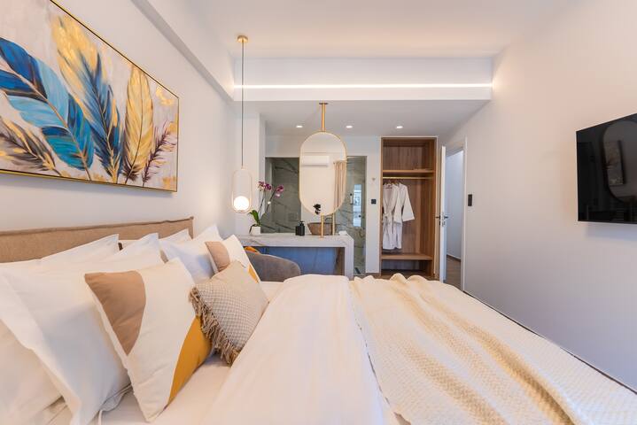 Luxury 4Bdrm Penthouse with Jacuzzi near Acropolis gallery image 3