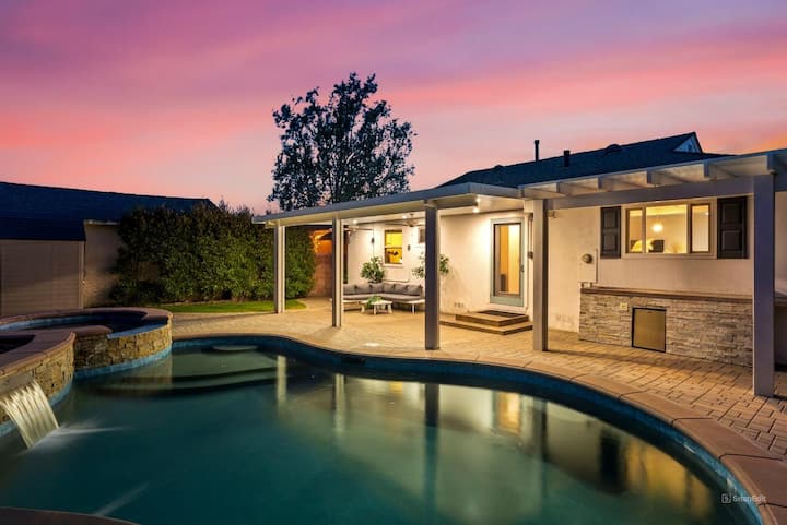 Sterling House: Lux Getaway W/ Heated Pool & Spa - Long Beach, CA